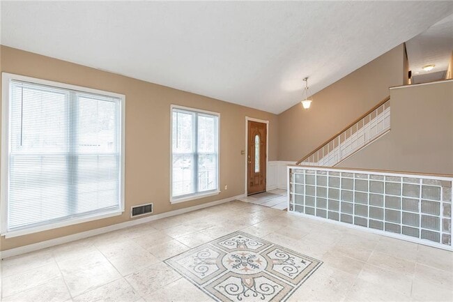 Photo - 131 Arrowood Ln