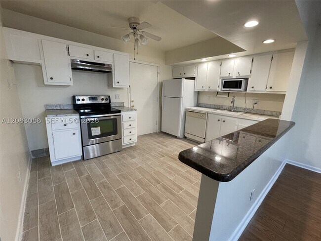 Building Photo - 2061 NW 47th Terrace Unit 306