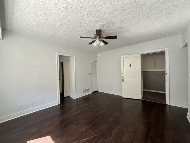 Photo - 3727 N Pine Grove Ave Unit 306