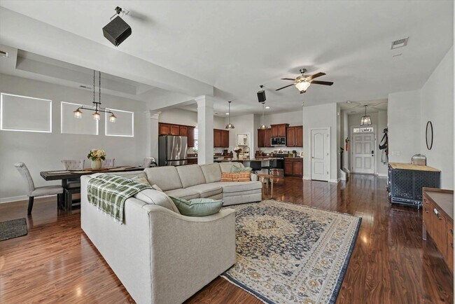 Photo - 203 Topsaw Ln
