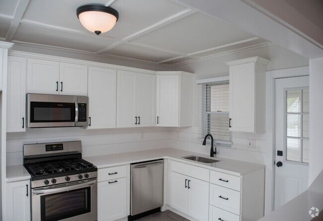 Building Photo - 17 Granite St Unit #3 Rental