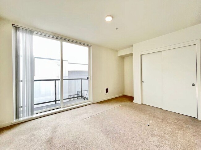 Photo - A near new and convenient condo! Unidad #310