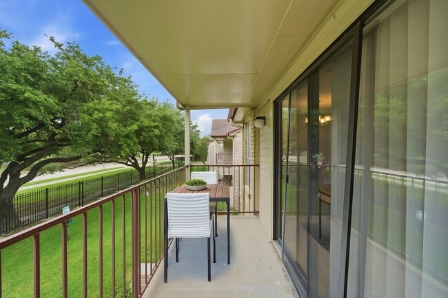 Building Photo - 2120 El Paseo St Unit 2812