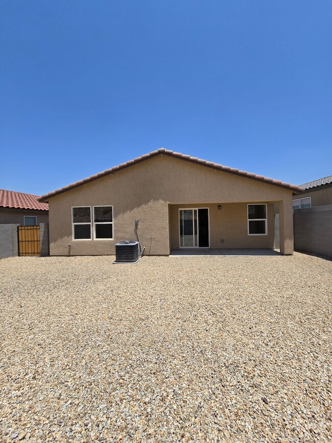 Building Photo - 2384 Tapatio Dr Rental
