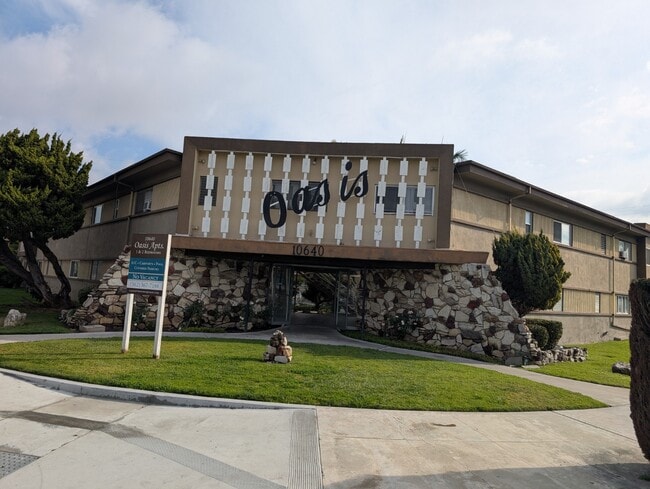 Photo - Oasis Apartments
