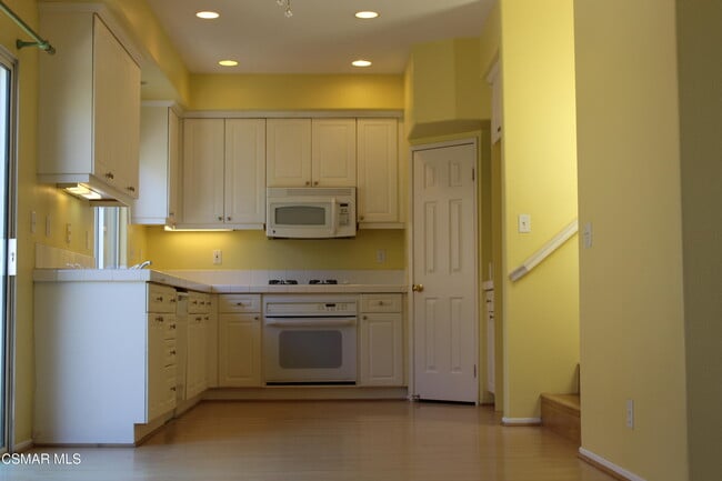Photo - 1690 Tanglebush Ln