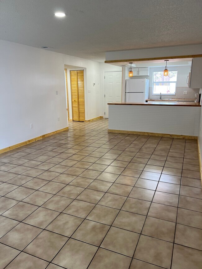 Photo - 917 Royal Palm Dr