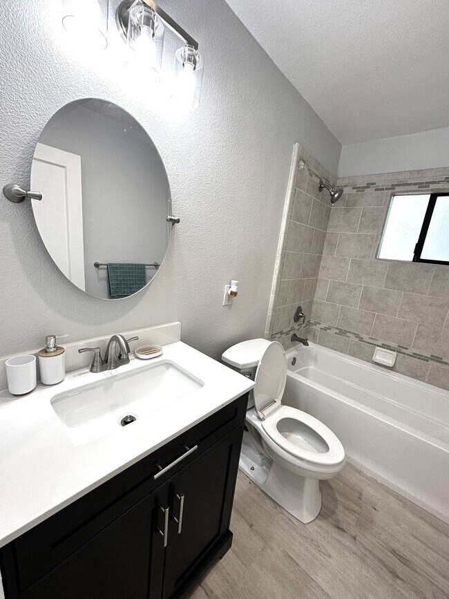 1-32 Hawthorne Way