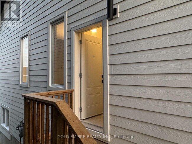 Photo - 30 Julie Cresent