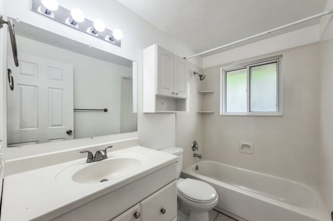 Photo - **Coming Soon** 5 bd/ 2 bath Home!