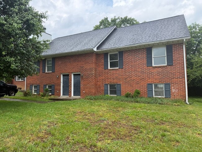Building Photo - 451 Woodview Dr Unit 451