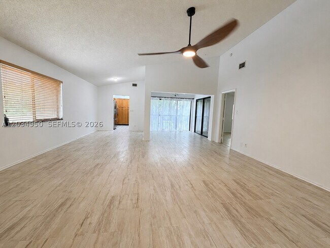 Building Photo - 9606 SW 1st Ct Unit 16-S