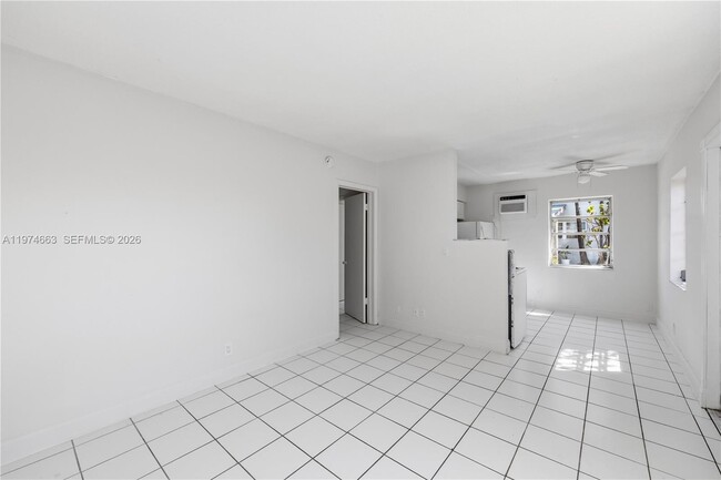 Building Photo - 400 SE 31st St Unit 4