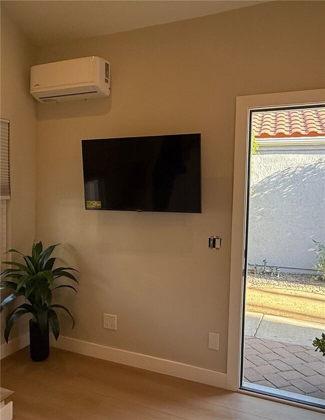 Photo - 25520 Aragon Way