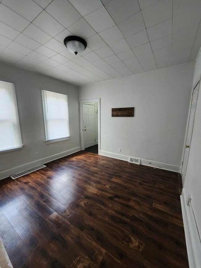 Building Photo - 2509 W Cherry St Rental