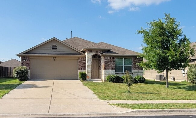 Building Photo - 213 Camellia Dr