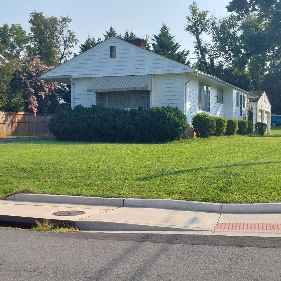 Photo - 639 Frederick St SW
