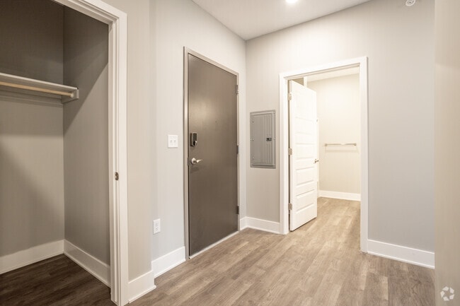 2BR, 2BA - 1194SF