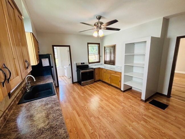 38 Hall Ave