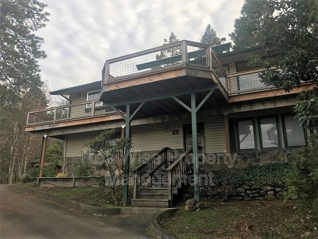 Photo - 1780 Crestview Dr House
