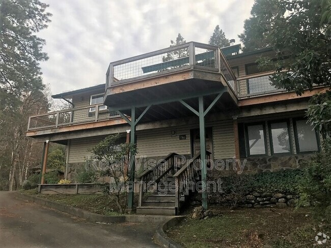 Building Photo - 1780 Crestview Dr Rental