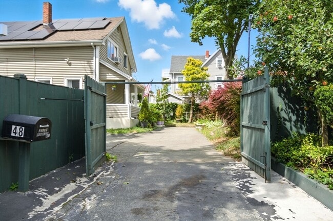 Building Photo - 48 Tappan St