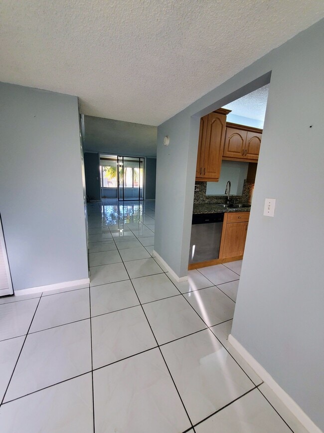 Photo - 1820 N Lauderdale Ave Unit 3301
