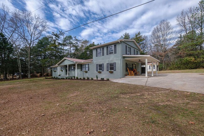 Photo - Newly Renovated - Move In Ready Home! 5 Bedrooms 3 Bathrooms