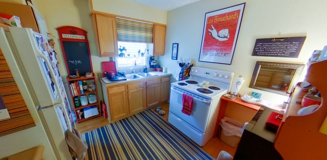 Building Photo - 3D Tour Available - Close to City Park + Garage Parking + Washer & Dryer! Available August 5th!