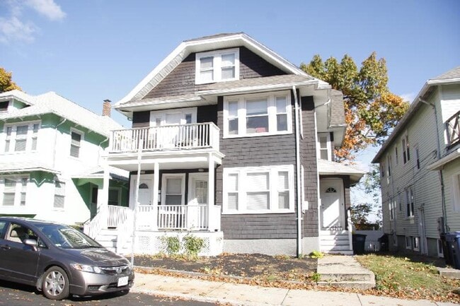 Photo - GREAT 4Br/1Bth, newly renovated bathroom and kitchen. Deck!