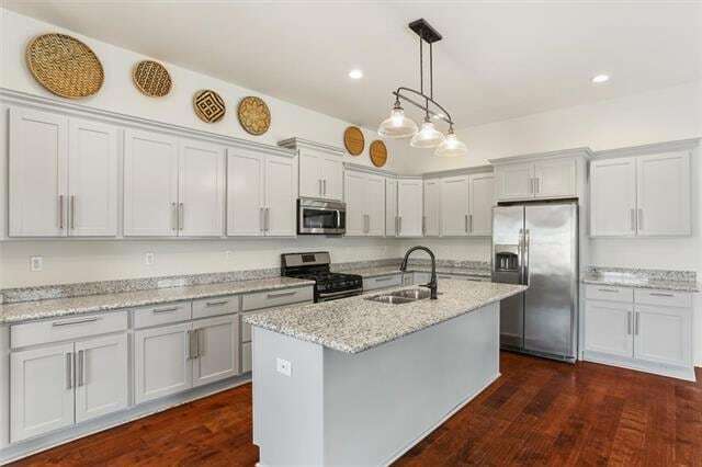 Photo - 1402 Alvar St
