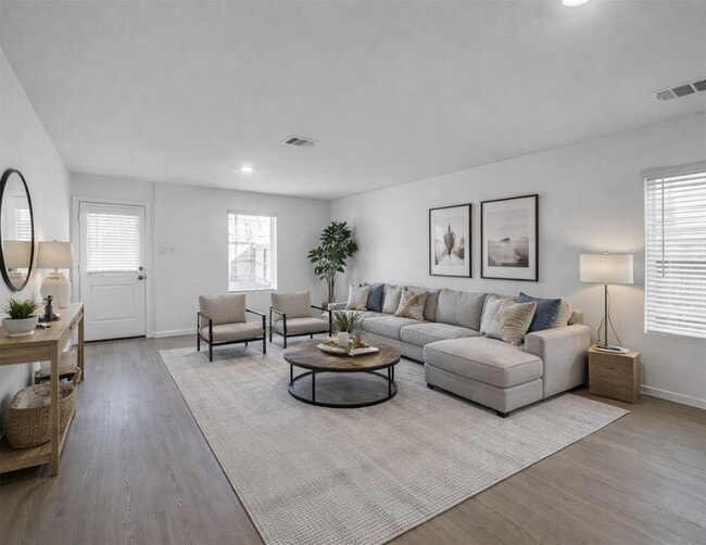 Photo - 919 Pertuso Ln