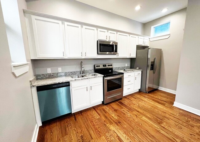 Building Photo - 3216 Bishop St Unit 3216-02