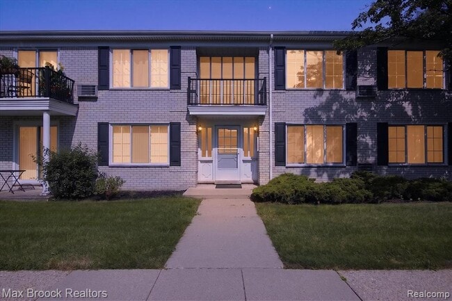 Building Photo - 100 W Hickory Grove Rd Unit C6