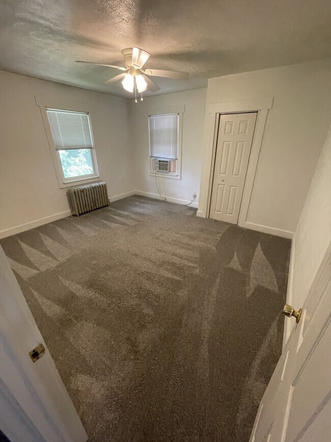 Photo - 5617 Hobart St