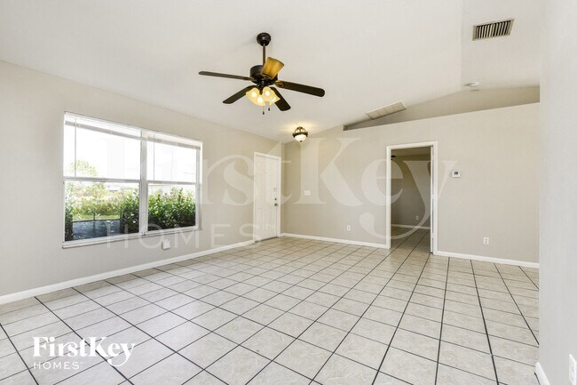 Photo - 911 Sally Ave N