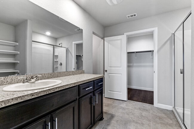 Photo - 128 Forsyth Rd