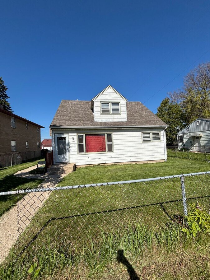 SINGLE FAMILY, 3 BEDROOMS, 2 KITCHENS, 2 B... - SINGLE FAMILY, 3 BEDROOMS, 2 KITCHENS, 2 B... House