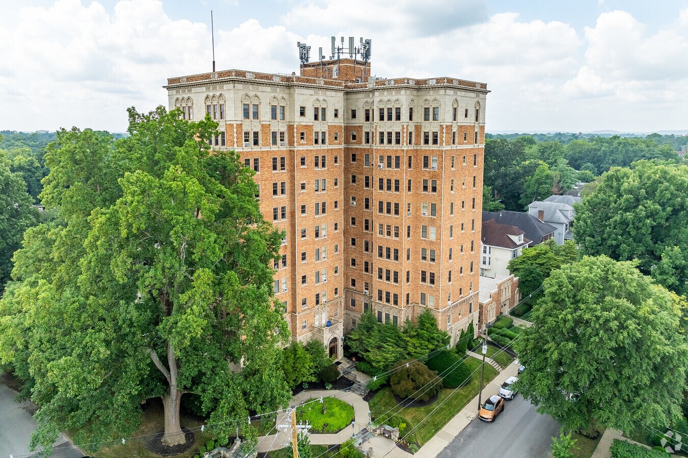Commodore Condominiums - Commodore Condominiums