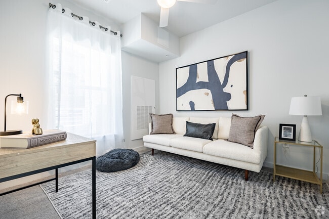 2BR, 2BA - 956SF