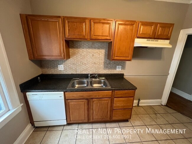 Photo - 1647 Hillcrest Rd Unit 1647 Hillcrest 2