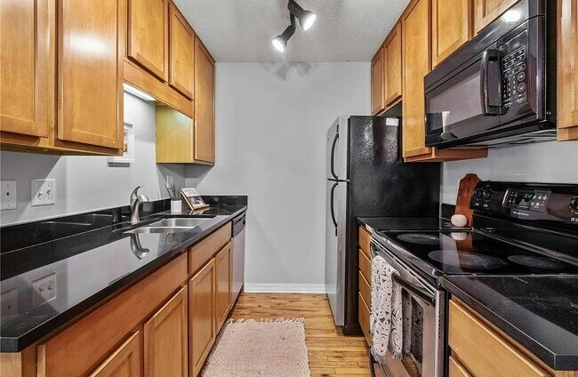 821 Douglas Ave