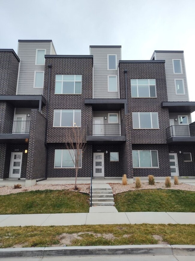 Building Photo - Phenomenal GORGEOUS HOME!!