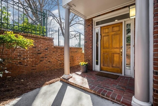 Photo - 691 Bonaventure Ave NE