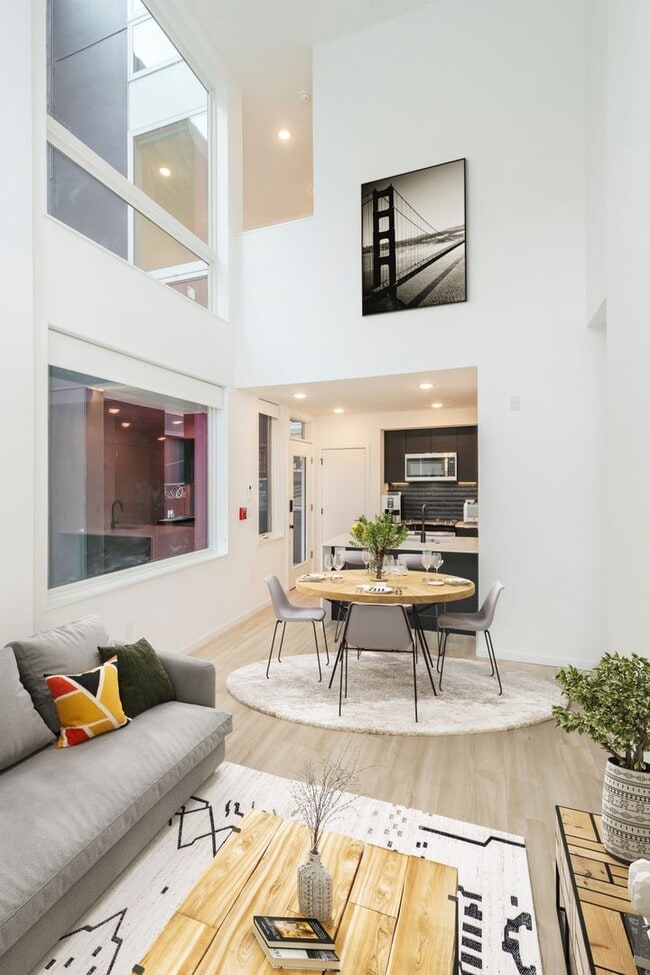 Building Photo - Signal House Unit Apt 1
