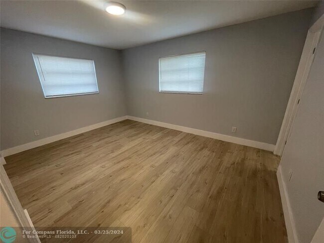 Photo - 780 NE 46th Ct