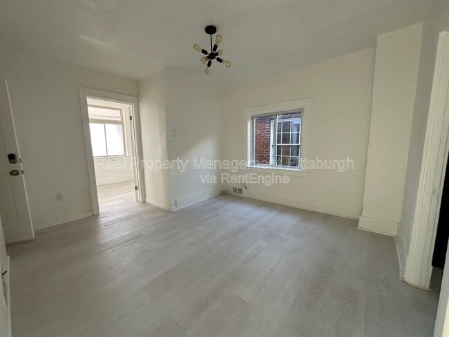 Building Photo - 1611 Westmont Ave Unit 2