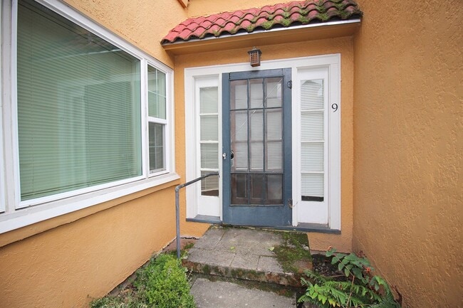 Photo - 3087 SE Ankeny St Unit 09