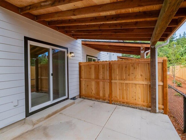 Photo - 1392 Overlook Ave NW