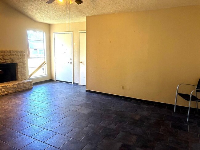 Photo - 902 Sirocco Dr